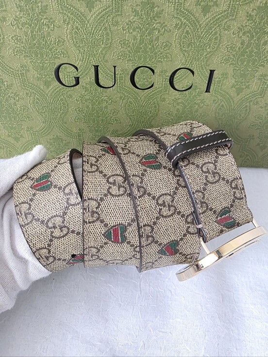 Gucci Accessories - Autu Gucci Heart 💖 Belt with Gold GG Buckle